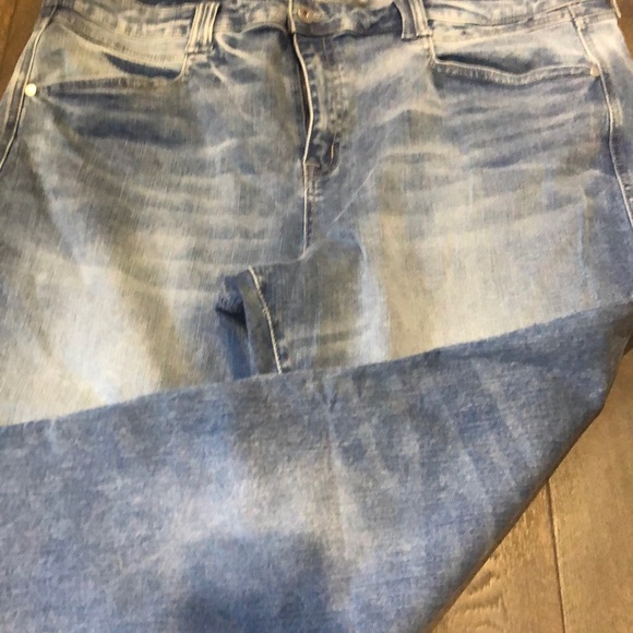 NWOT 🔮Torrid Tapered leg Jeans - Picture 4 of 9